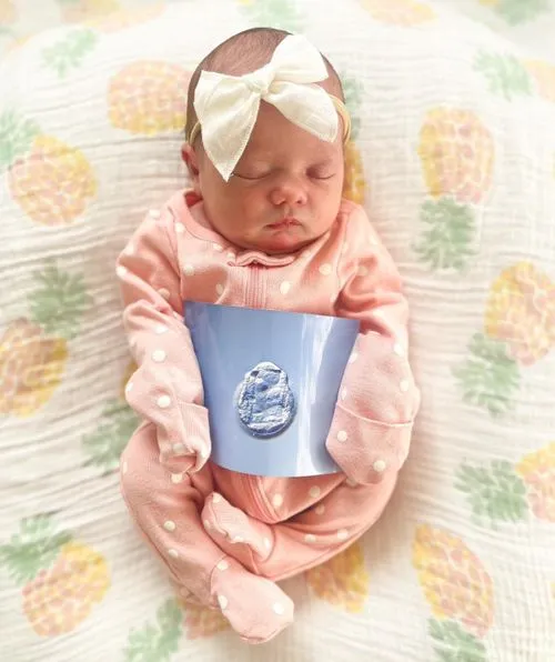 alyse baby with embryo